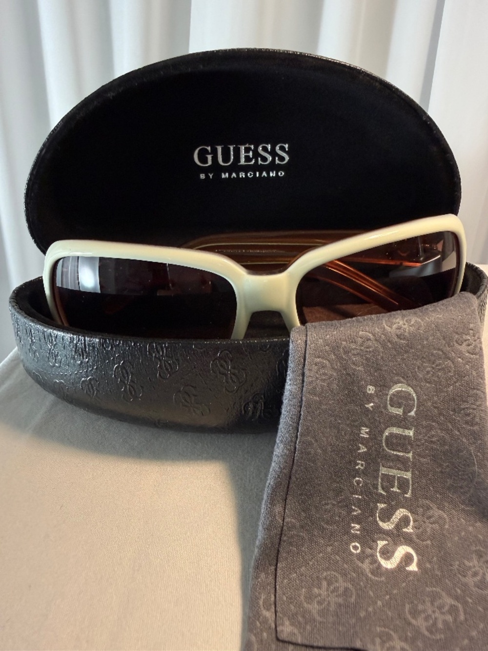 GUESS by Marciano Y2K Retro Oversized Sunglasses Ivory Brown Hearts w/ Case